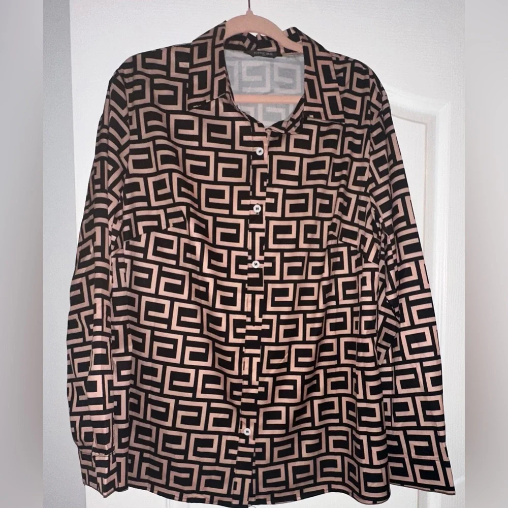 Geometric Patterned Button-Up Shirt - Picture 5 of 7